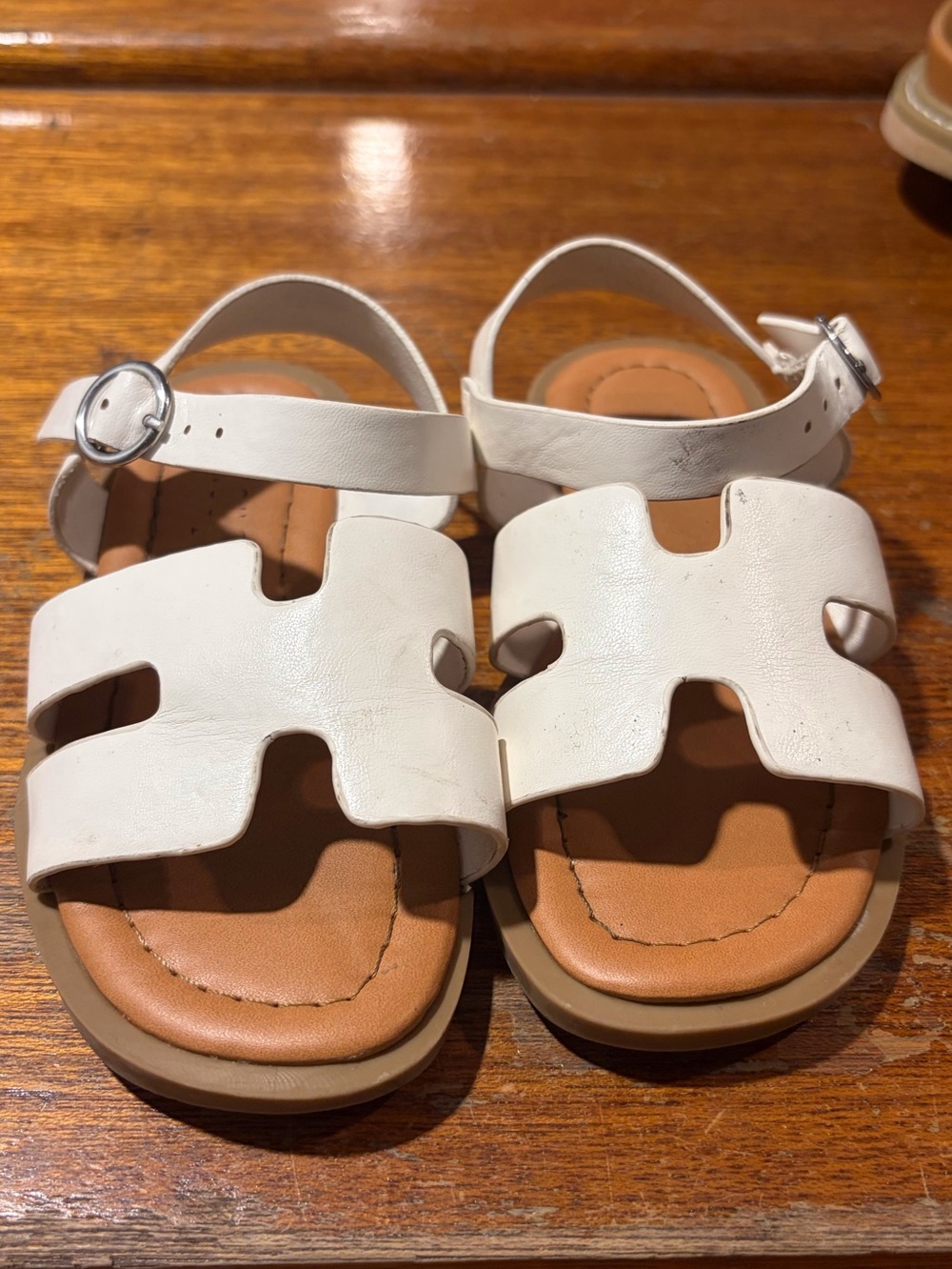Kids rouge sandals size 8